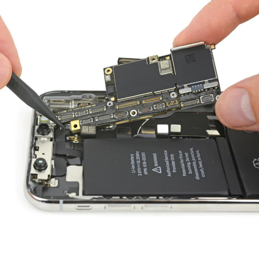 The Benefits of Professional Mobile Phone Repairs Over DIY